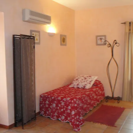 Holiday home Bastide De La Treille Montaren-et-Saint-Mediers