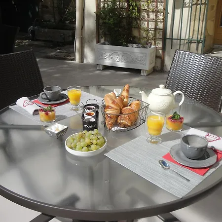 Holiday home Bastide De La Treille Montaren-et-Saint-Mediers